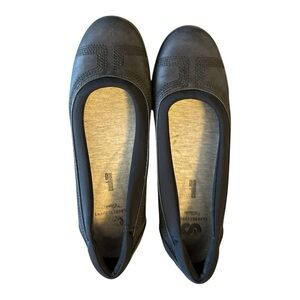 Clarks Cloudsteppers Women’s Black Cushion Flats – Size 7
